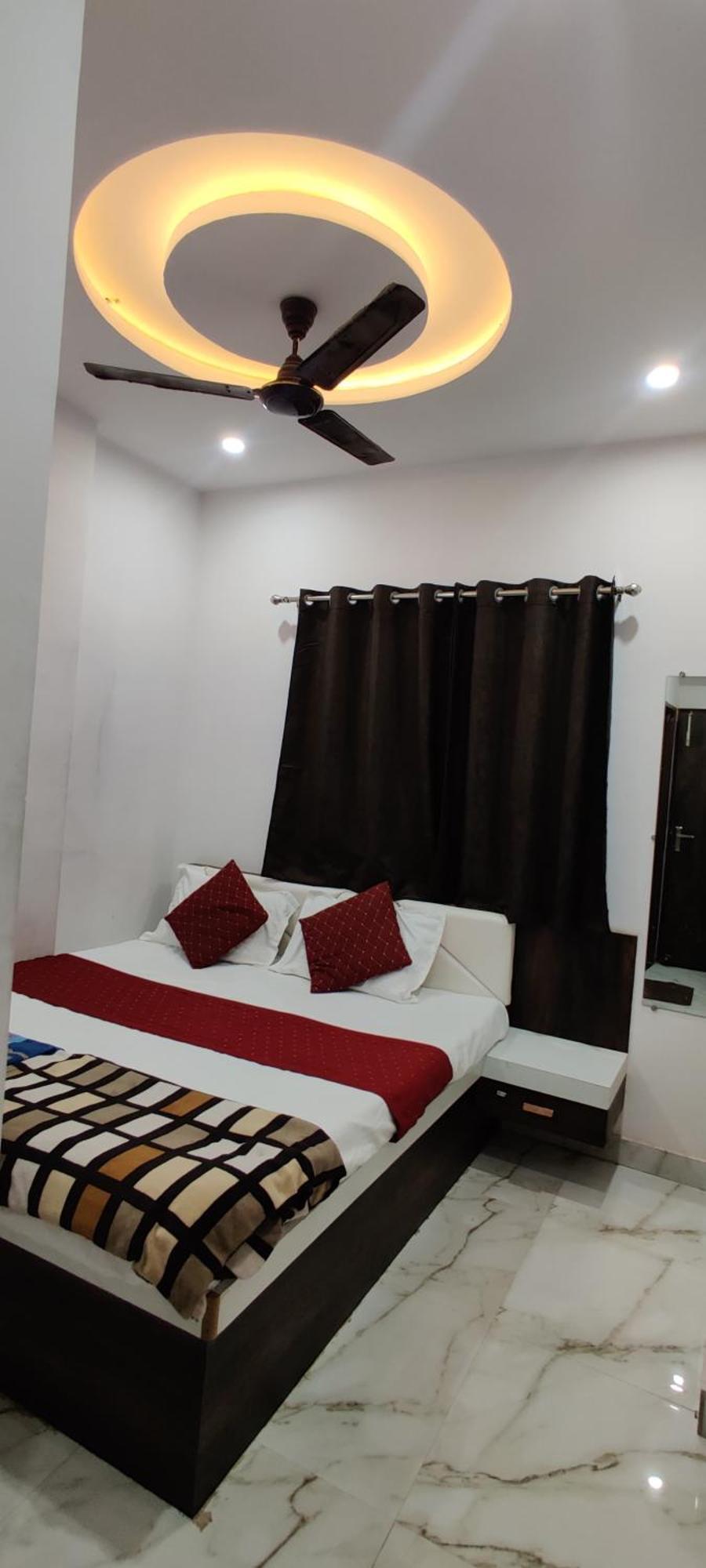 Cable Car Hotel Varanasi Exterior foto