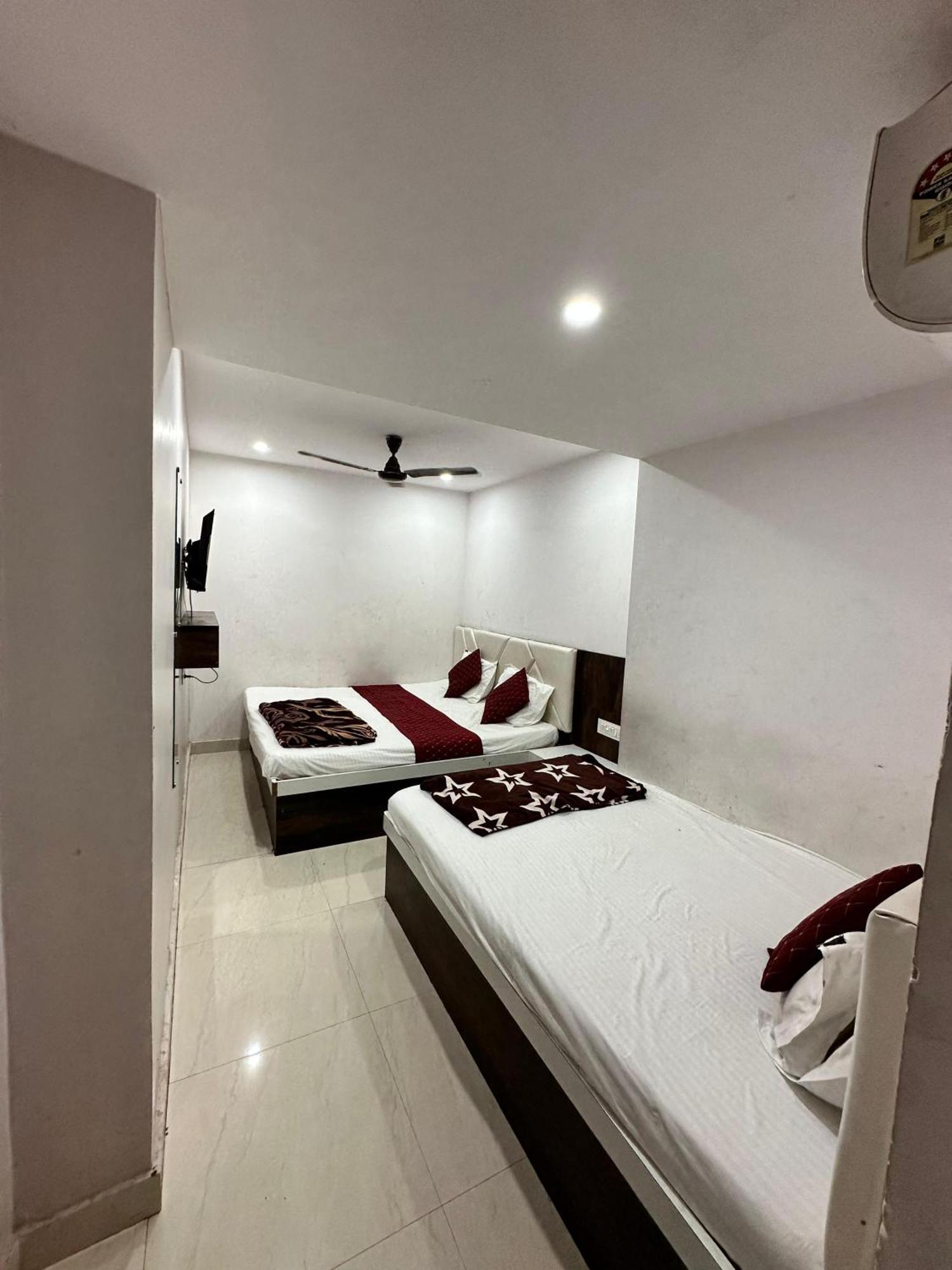 Cable Car Hotel Varanasi Exterior foto