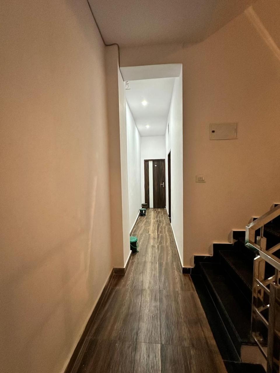 Cable Car Hotel Varanasi Exterior foto