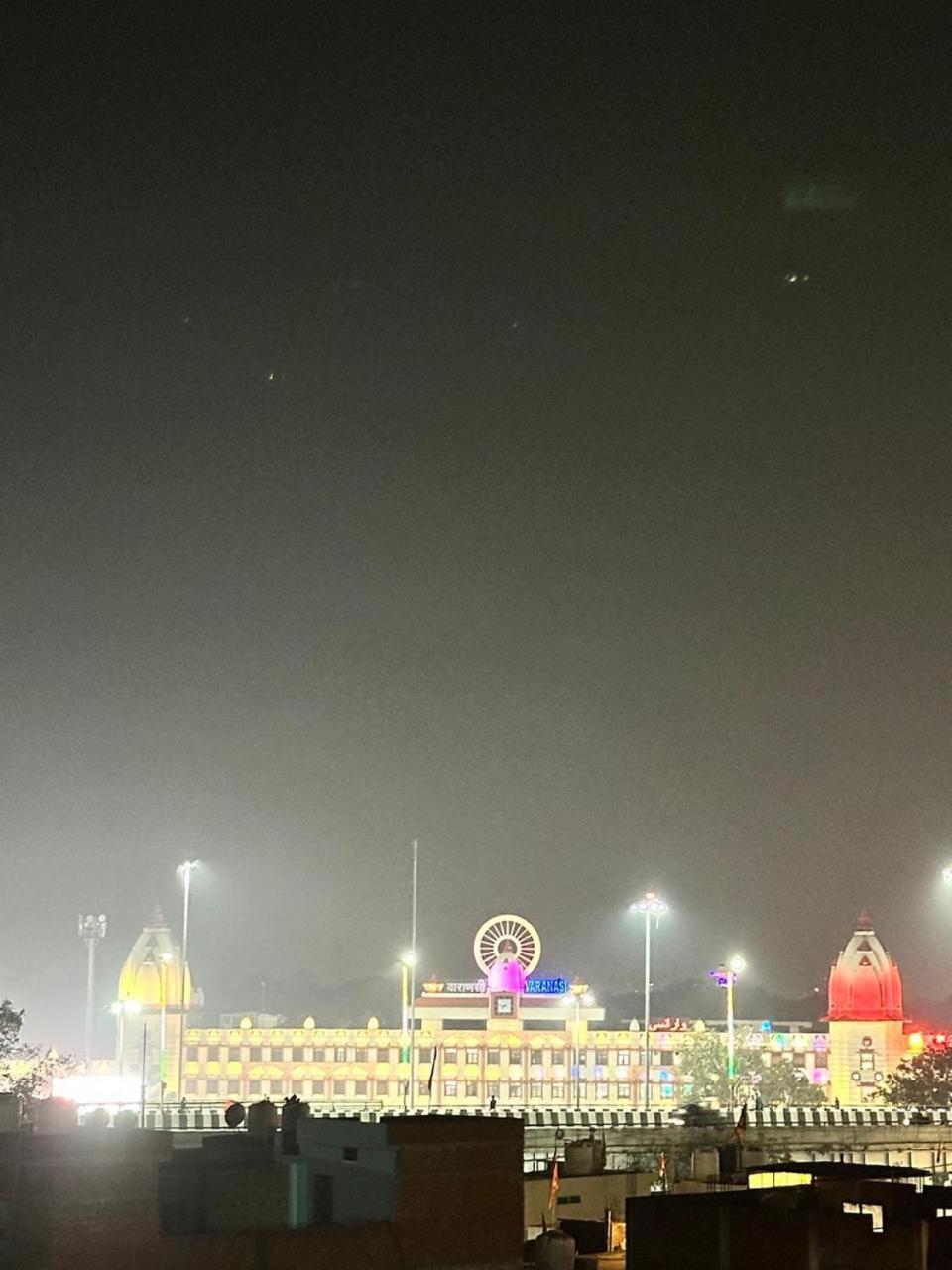 Cable Car Hotel Varanasi Exterior foto